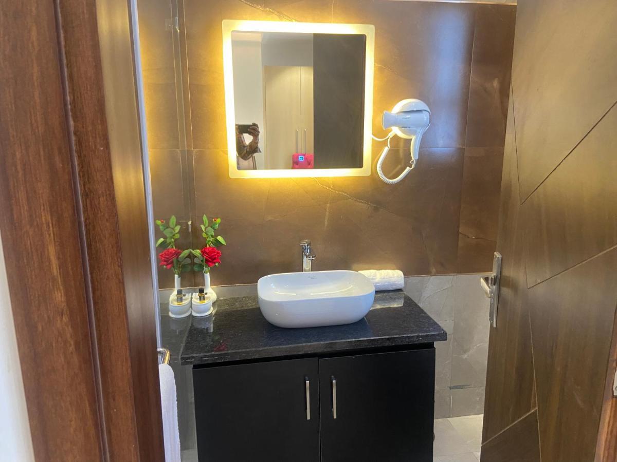 Hotel Malbork Inn Rajouri Garden Delhi - Couple Friendly Local Ids Accepted New Delhi Ngoại thất bức ảnh